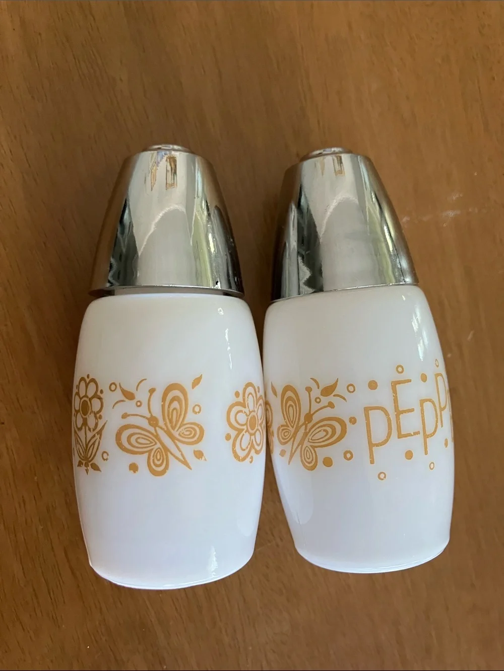 Vintage Corelle Butterfly Shakers